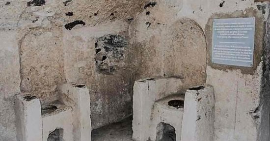 جثث الراهبات على كراسى الموت بقلعة أراجون.. عظة أم فظاعة؟