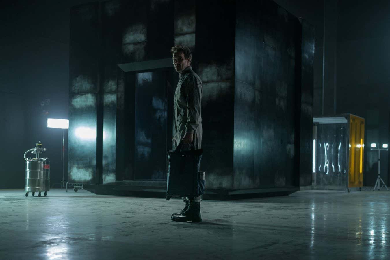 مراجعة Dark Matter: يجب على جويل إدجيرتون الهروب من الكون المتعدد في سلسلة خيال علمي مثيرة مراجعة Dark Matter: يجب على جويل إدجيرتون الهروب من الكون المتعدد في سلسلة خيال علمي مثيرة