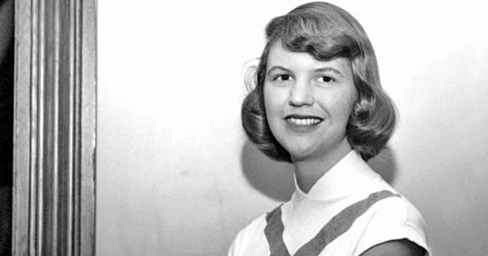 نقمة أم نعمة.. كاتبات رحلن بعد كتابة رواية واحدة ويتصدرن الأعلى مبيعًا