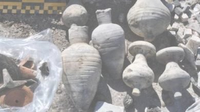 علماء الآثار يكتشفون قطعًا أثرية نادرة في بئر قديمة بالعاصمة الإيطالية روما