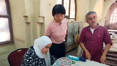 وفد صينى يزور مركز الحرف التقليدية بالفسطاط
