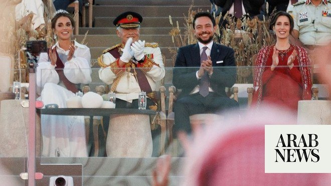 الأميرة رجوى تستعرض فستان هنيدة في احتفالات اليوبيل الفضي للملك في الأردن