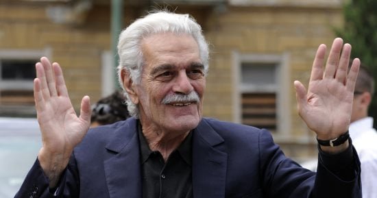 عمر الشريف ونجيب محفوظ.. ماذا قال عن صاحب نوبل؟