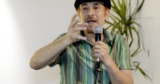 طارق الكومى يستعرض مشروعه الفنى وفلسفته الخاصة فى النحت المعاصر