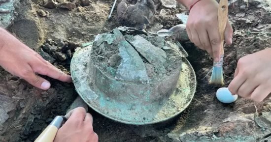 العثور على قرابين جنائزية تعود للقرن السابع قبل الميلاد في مقبرة كورينالدو بإيطاليا العثور على قرابين جنائزية تعود للقرن السابع قبل الميلاد في مقبرة كورينالدو بإيطاليا