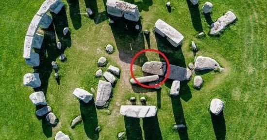 دراسة تؤكد: حجر مذبح ستونهنج يعود أصله إلى اسكتلندا