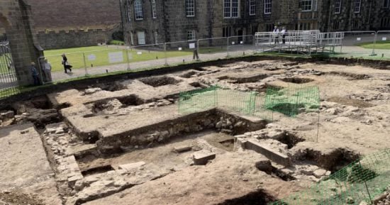 اكتشاف آثار منزل برلمانى بقلعة أوكلاند فى إنجلترا يعود للعصور الوسطى