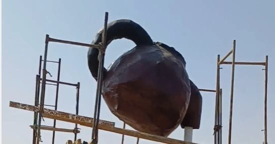 القصة الكاملة لتمثال براد الشاى من وضعه بميدان بأسوان وحتى قرار إزالته