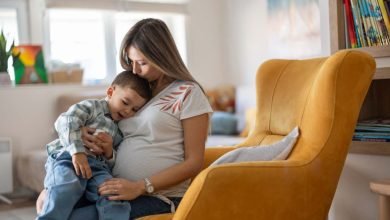 علينا أن نبدأ بإخبار النساء كيف يغير الحمل دماغهن