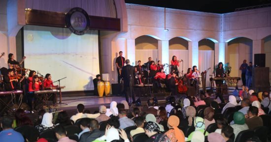 مسارح دار الأوبرا تشعل حماس الجماهير بأعمال وطنية في احتفالات أكتوبر.. صور مسارح دار الأوبرا تشعل حماس الجماهير بأعمال وطنية في احتفالات أكتوبر.. صور