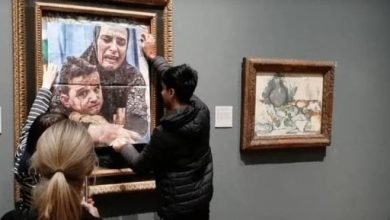 ناشطون يغطون لوحة “الأمومة” لبيكاسو بصورة أم وطفلها من غزة