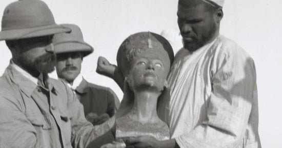 خرج ولم يعد.. 112 عاما على اكتشاف تمثال الملكة نفرتيتي خرج ولم يعد.. 112 عاما على اكتشاف تمثال الملكة نفرتيتي
