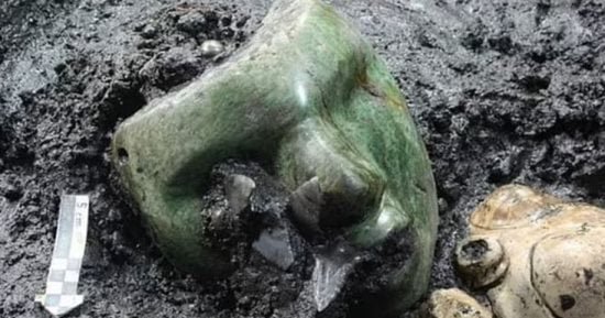 اكتشاف قناع أخضر عمره 2000 سنة فى قاعدة هرم الشمس بالمكسيك