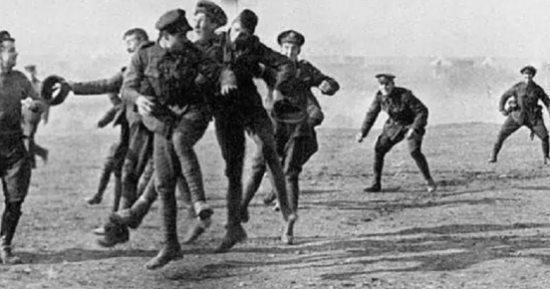 شاهد أشهر صورة تذكارية فى الحرب العالمية الأولى من “هدنة الكريسماس” شاهد أشهر صورة تذكارية فى الحرب العالمية الأولى من “هدنة الكريسماس”