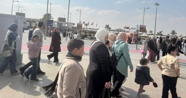 توافد زوار معرض القاهرة الدولي للكتاب بدورته الـ 56 في يومه السابع