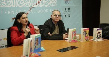 احتفالًا بأحدث إصداراتها.. صفاء النجار توقع أعمالها بمعرض الكتاب